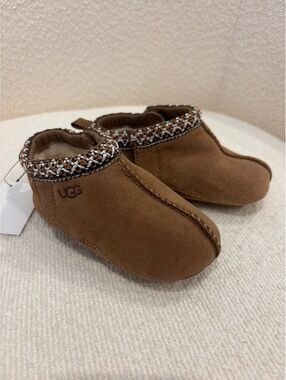 NWT Kids Ugg Booties size US 4/5 in brown